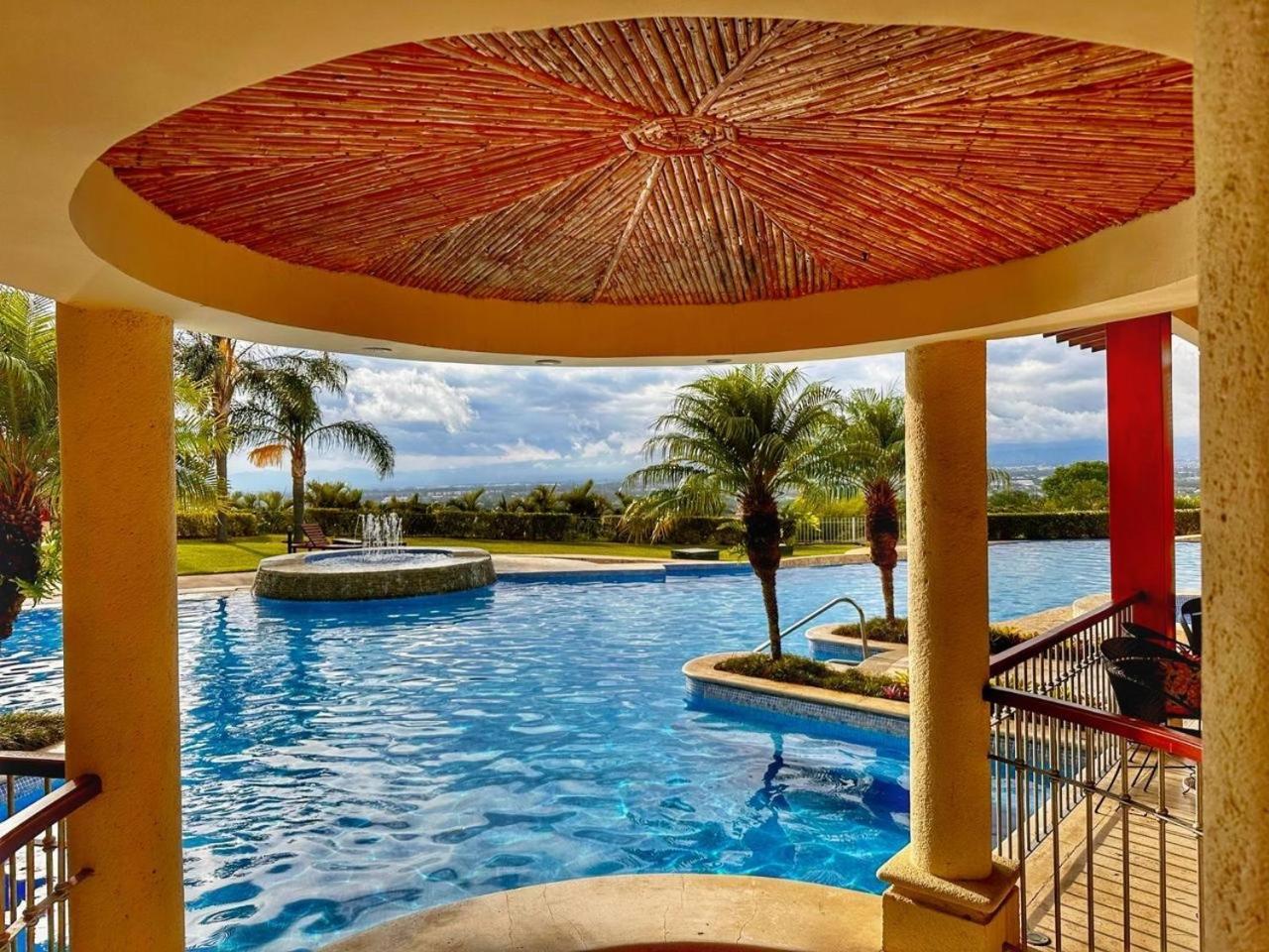 Cr Mariposa Rentals Comfortable Penthouse, Ac, Pool, Gym, Tennis سانتا آنا المظهر الخارجي الصورة